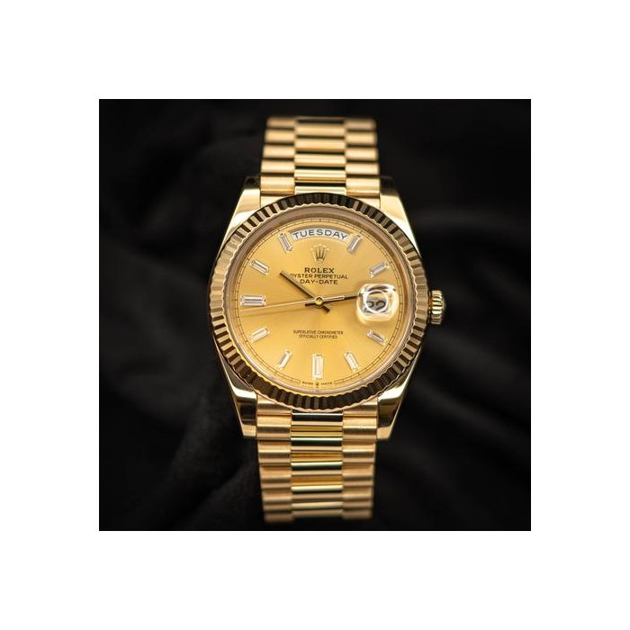 Rolex Day-Date40 Mint Baguette Diamond Champagne Dial Full Set Ref. 228238