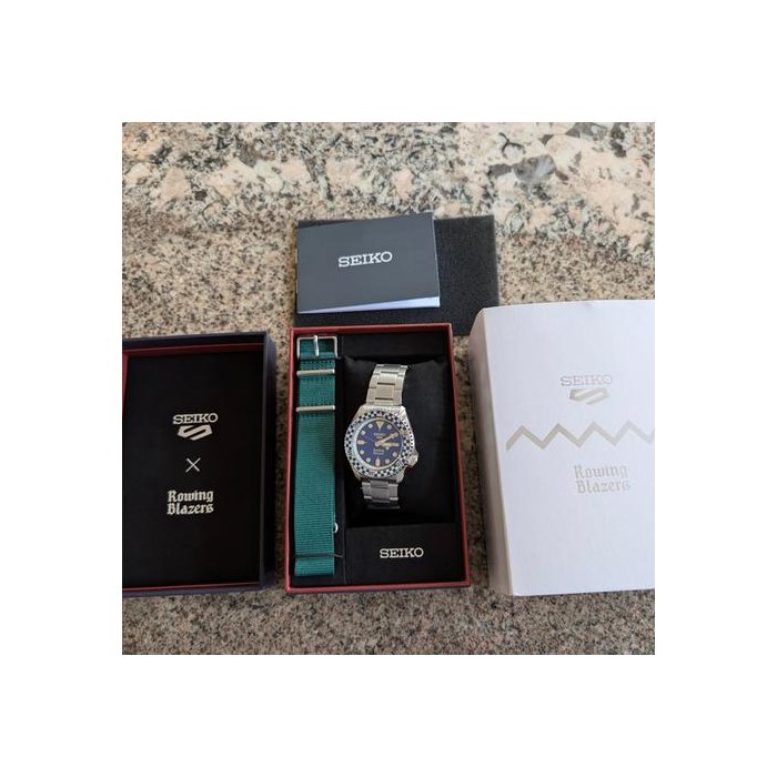 Seiko 5 SportsRowing Blazers Rowing Blazers Seiko 5 blue dial green band full set Ref. SRPM19