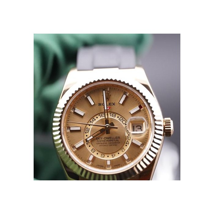 Rolex Sky-Dweller326238 Yellow Gold Oysterflex Champagne Dial