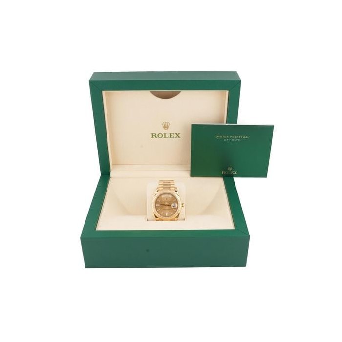 Rolex Day-Date228238 Day-Date 40 mm Champagne Baguette Diamond Dial President Box 2020