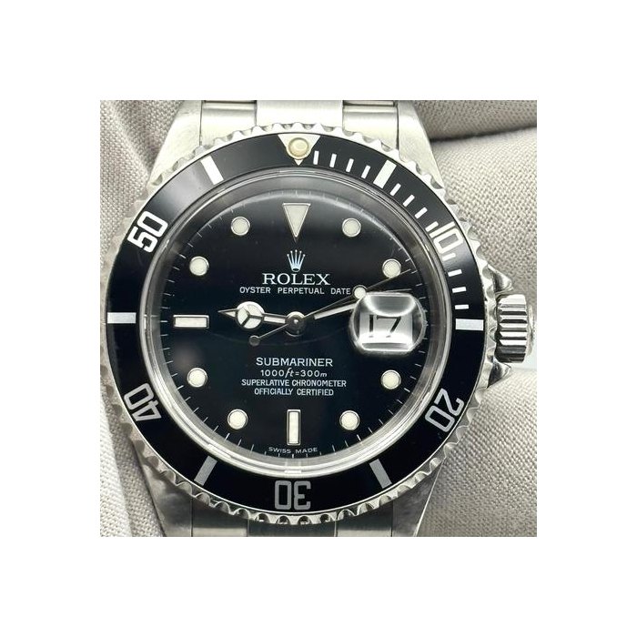 Rolex Submariner Date40mm Black Dial Oyster Bracelet 16610 w/Papers 2004