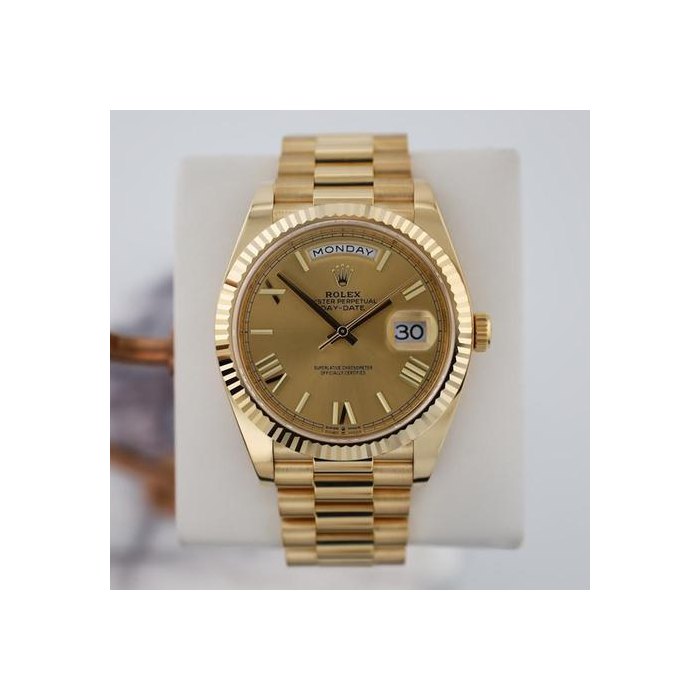 Rolex Day-Date40mm Fluted Bezel Yellow Gold Champagne Roman Dial Presidential Band 228238