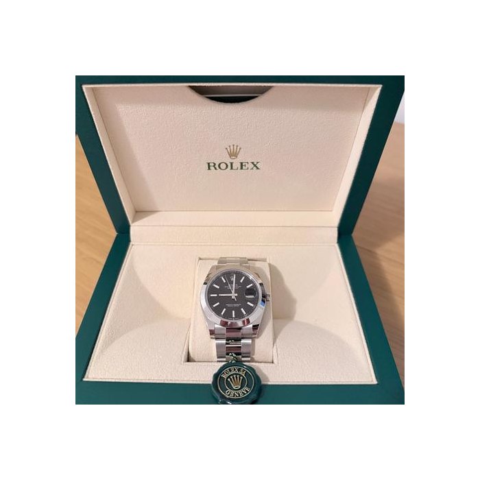 Rolex Datejust41 Unworn full links box and papers Ref. 126300