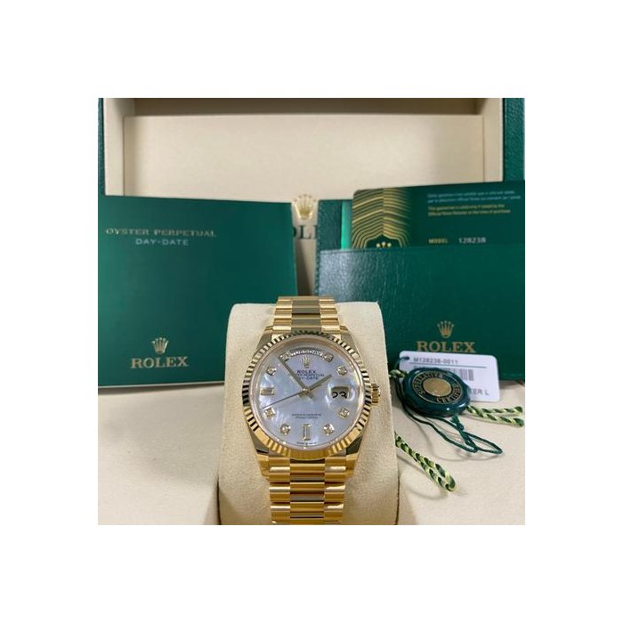Rolex Day-DateNEW 2026 UNWORN Day-Date 36 President Yellow Gold Mother-of-Pearl Diamond Dial 128238 FULL SET