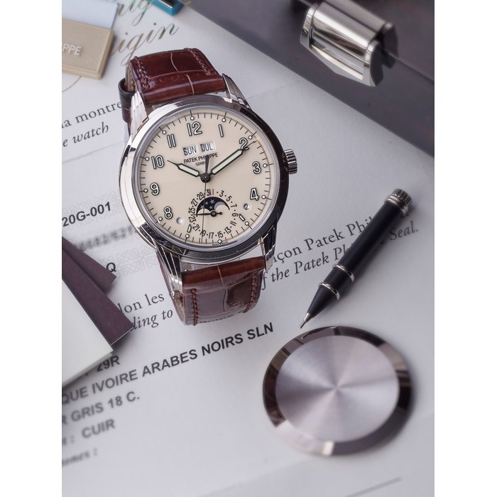 PATEK PHILIPPE | GRAND COMPLICATIONS, REF.5320G-001, A FINE WHITE GOLD PERPETUAL CALENDAR WRISTWATCH WITH MOON PHASES, LEAP YEAR AND DAY/NIGHT INDICATORS, CIRCA 2017