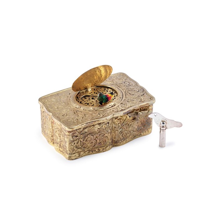 UNSIGNED | A CONTINENTAL SILVER GILT SINGING BIRD BOX, CIRCA 1930