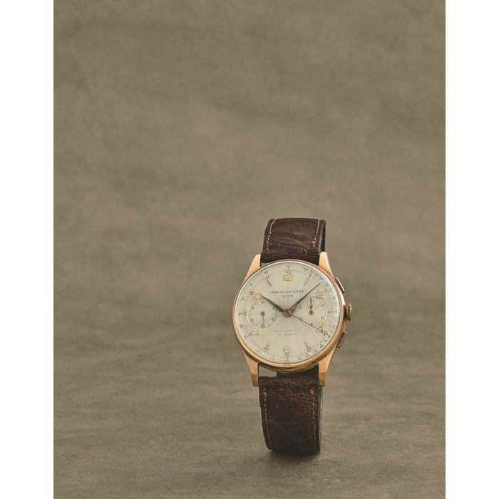 Titus pour Chronographe Suisse. Chronographe bracelet en or jaune 18K (750) mouvement mécanique Titus for Chronographe Suisse. An 18K rose gold manual wind chronograph wristwatch Circa 1950