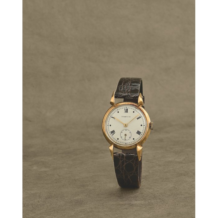 Tiffany & Co Distribué par Tiffany & Co. Montre bracelet en or jaune 18K (750) avec anses corne de vache mouvement mécanique Retailed by Tiffany & Co. An 18K gold manual wind wristwatch with fancy lugs Circa 1960