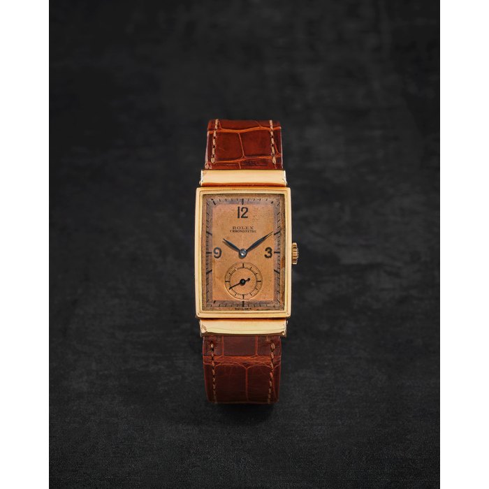 ROLEX. MONTRE BRACELET EN OR JAUNE 18K (750) DE FORME RECTANGULAIRE ET ANSES DEBORDANTES MOUVEMENT MECANIQUE ROLEX. AN 18K GOLD MANUAL WIND RECTANGULAR WRISTWATCH WITH HOODED LUGS Ref: 2944, Circa 1940