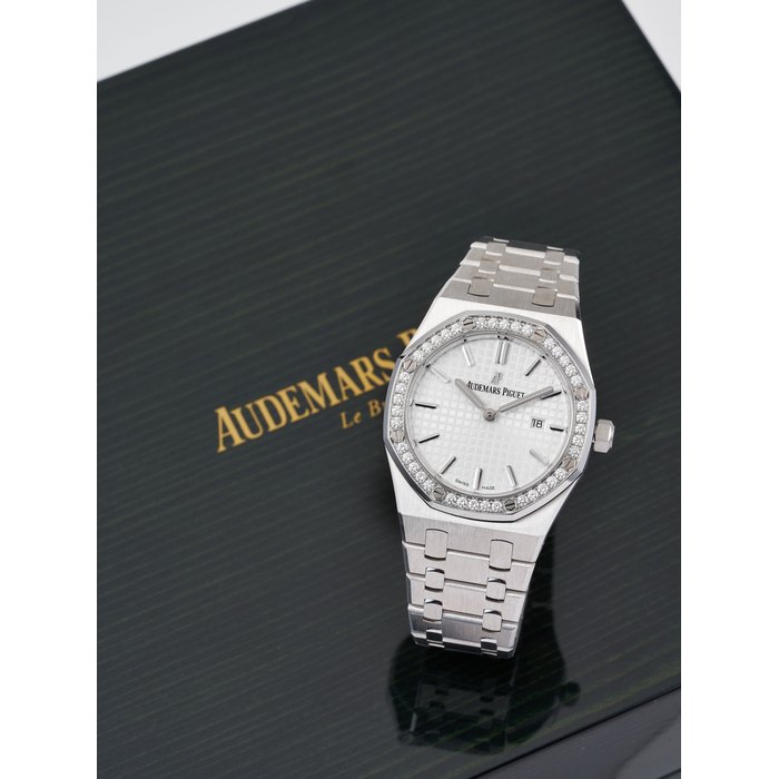 AUDEMARS PIGUET | ROYAL OAK, REF. 67651ST.ZZ.1261ST.01, A STAINLESS STEEL AND DIAMOND SET BRACELET WATCH WITH DATE, 2014