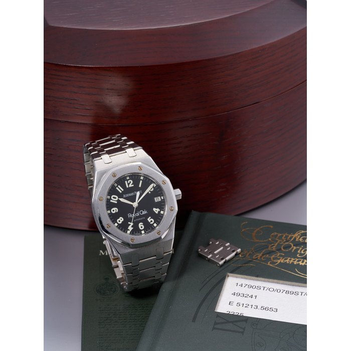 AUDEMARS PIGUET | ROYAL OAK, REF.14790ST, A RARE STAINLESS STEEL BRACELET WATCH WITH MILITARY-STYLE DIAL, CIRCA 2002