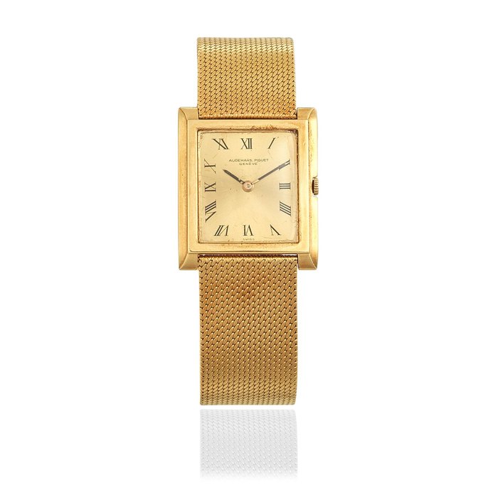Audemars Piguet. An 18K gold manual wind bracelet watch Ref: 7008, Circa 1980