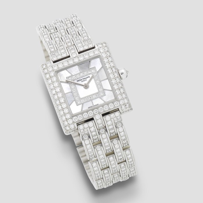 Patek Philippe. A lady's fine 18K white gold, diamond set and mother of pearl quartz bracelet watch Gondolo, Ref: 4874/1, Circa 2000