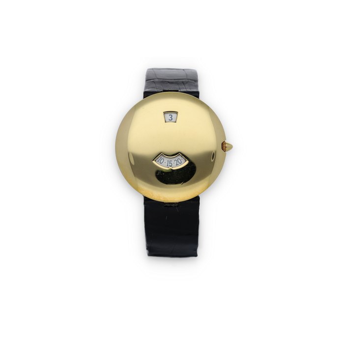 Chaumet. A Yellow Gold Wristwatch with Day and Date, With box Ref. 10A-584