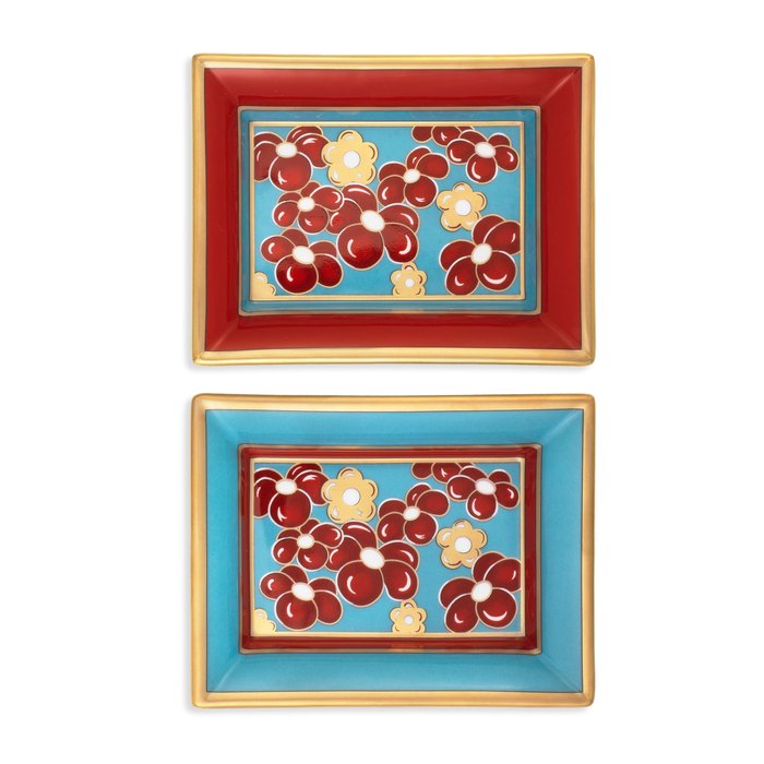 Patek Philippe A pair of 'Fleurettes et Feuillage' Patek Philippe commemoration Limoges dishes from 2011