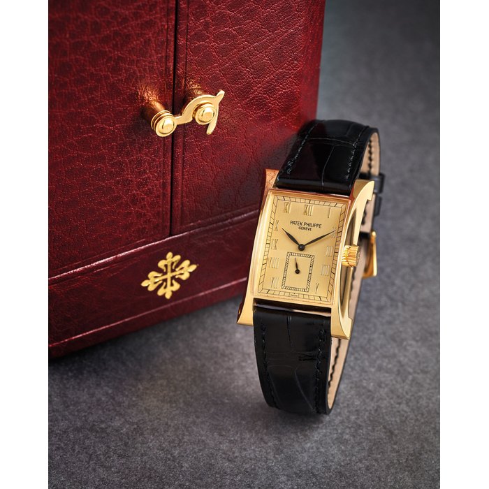 Patek Philippe. A Yellow Gold Wristwatch, Pagoda Ref. 5500, #1852906, With box, outer box, certificate, service receipt, pouch and 2 magazines
