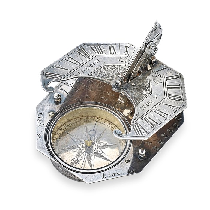 Chapotot à Paris. A rare silver pocket universal inclining dialcirca 1681, with the charge des petits ouvrages of the fermier Paul Brion DuSaussoy (1680 – 1684)