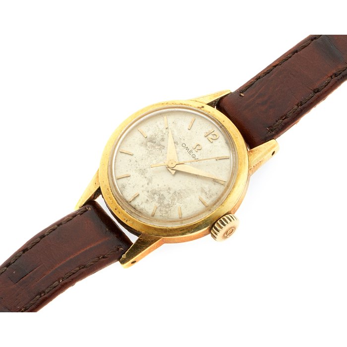 Omega. A lady's 18K gold manual wind wristwatch Ref. 10272