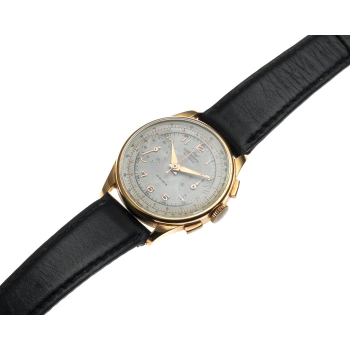 Chronographe Suisse Javil. An 18K gold manual wind chronograph wristwatch Ref. 900