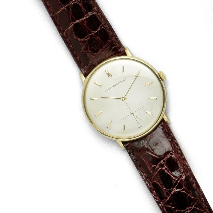 Audemars Piguet. An 18K gold manual wind wristwatch Case No.19072, Movement No.76921, Circa 1970