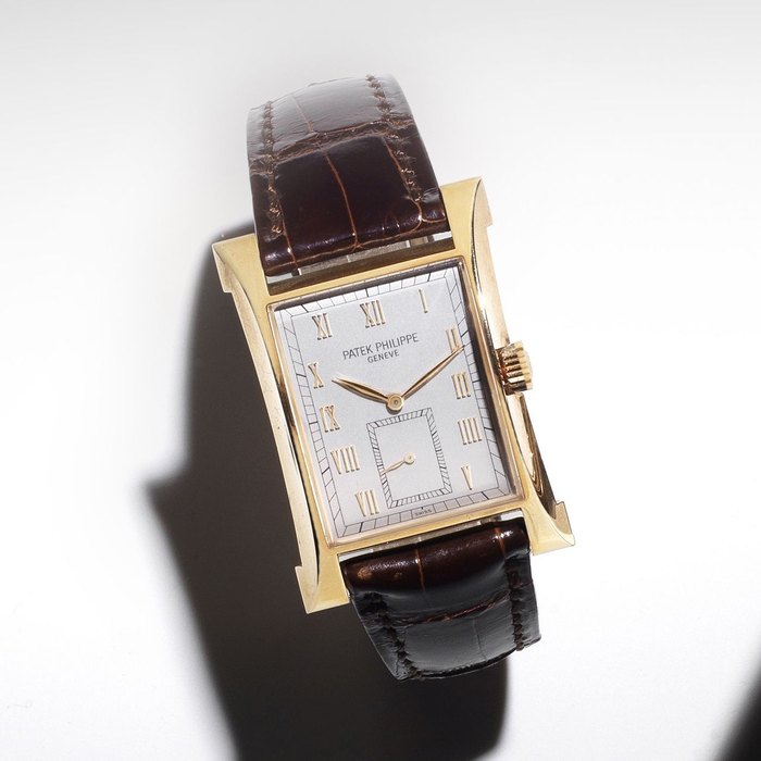 Patek Philippe. An 18K rose gold manual wind wristwatch Pagoda, Ref:5500R, Case No.4014511, Movement No.1853322, Sold 10th December 1997