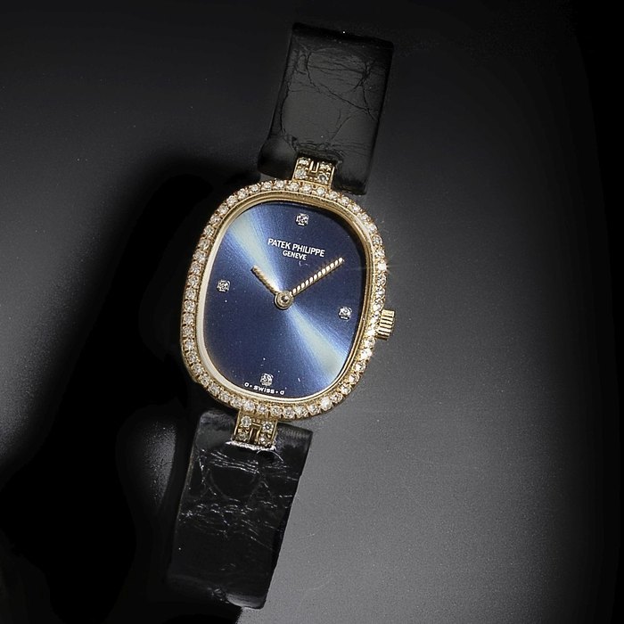 Patek Philippe. A lady's 18K gold and diamond set oval quartz wristwatch Ellipse, Ref:4698, Case No.2841579, Movement No.1602822, Circa 1990