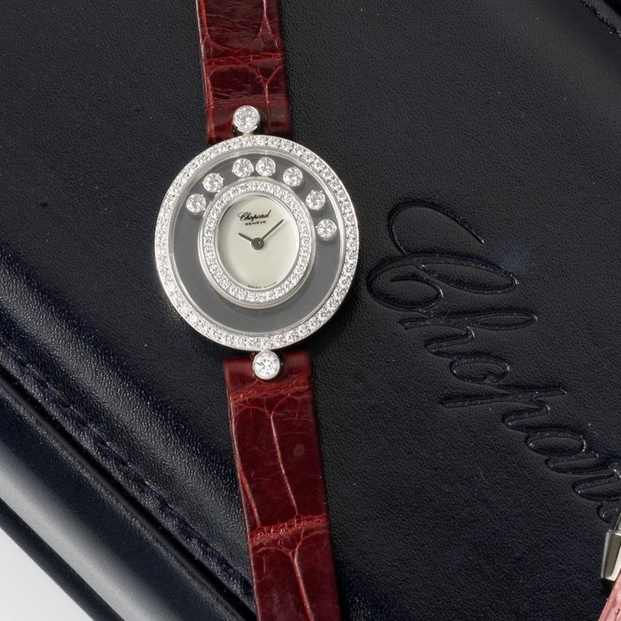 Chopard. A lady's fine 18ct white gold and diamond set quartz wristwatch Happy Diamonds, Ref:5236-51, No.20/4292, Case No.959234, Sold 29th March 2004