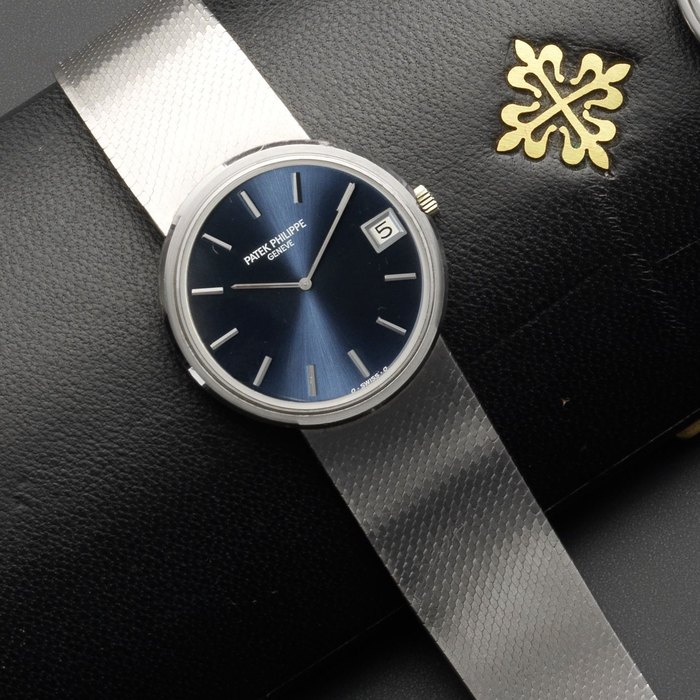 Patek Philippe. A fine 18ct white gold automatic calendar bracelet watch Ref:3601/1, Case No.524110, Movement No.1307572, Circa 1975