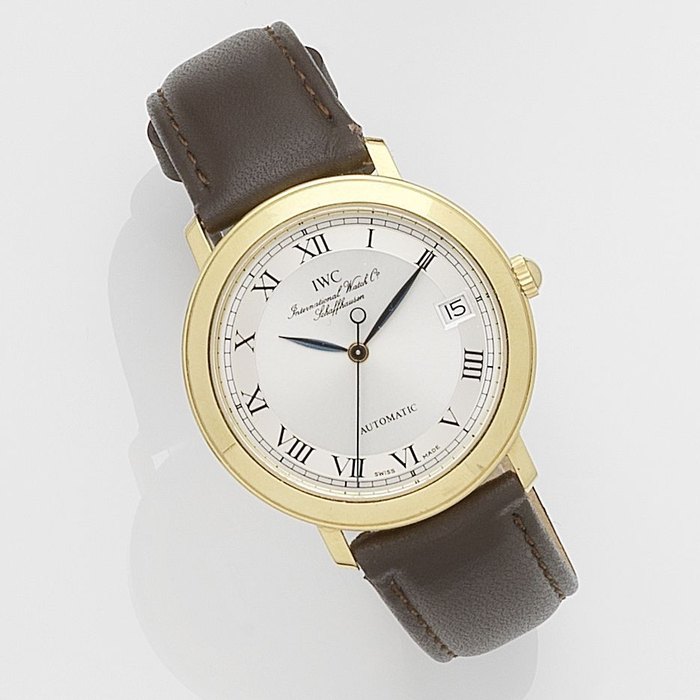 IWC. An 18k gold automatic calendar wristwatch Ref:3209, Case No.2487668, Movement No.2558562, Circa 1980