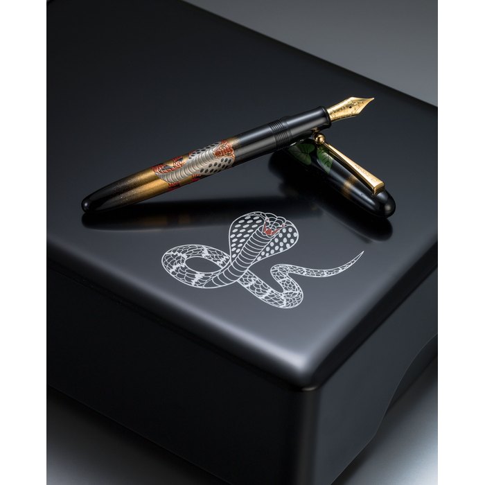 Namiki. A fine limited edition King Cobra 700 fountain pen with box and paperNo.629/700, Circa 2001