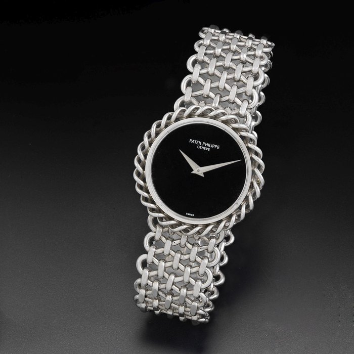 Patek Philippe. A lady's 18K white gold manual wind bracelet watch with onyx dial Ref:4283/001, Case No.2783512, Movement No.1396702, Circa 1975