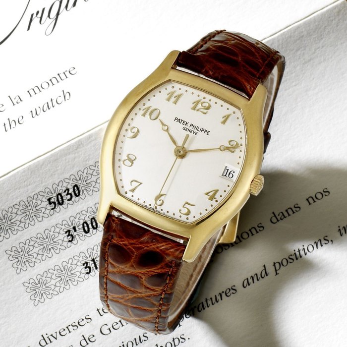 Patek Philippe. An 18k gold automatic calendar wristwatch Gondolo, Ref:5030/J, Case No.2990349, Movement No.3002336, Sold 9th January 1999