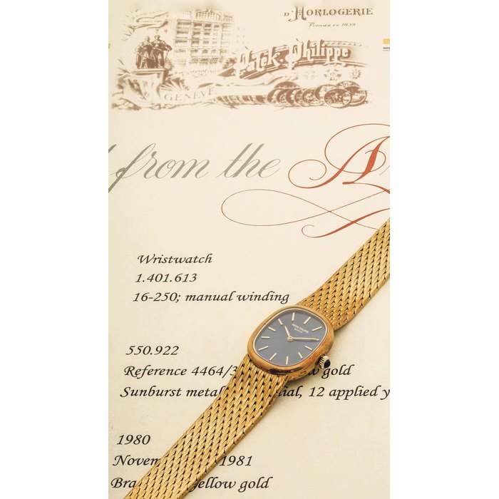 PATEK PHILIPPE. A LADY'S FINE 18K GOLD WRISTWATCH WITH BRACELET SIGNED PATEK PHILIPPE, GENEVE, ELLIPSE MODEL, REF. 4464/3, MOVEMENT NO. 1'401'613, CASE NO. 550'922, MANUFACTURED IN 1980