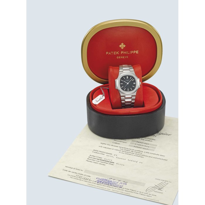 PATEK PHILIPPE. AN ATTRACTIVE STAINLESS STEEL AUTOMATIC WRISTWATCH WITH SWEEP CENTRE SECONDS, DATE, BRACELET, ORIGINAL CERTIFICATE AND BOX SIGNED PATEK PHILIPPE, GENEVE, NAUTILUS MODEL, REF. 3800/1A, MOVEMENT NO. 1'429'516, CASE NO. 2'892'999, MANUFACTURED IN 1991