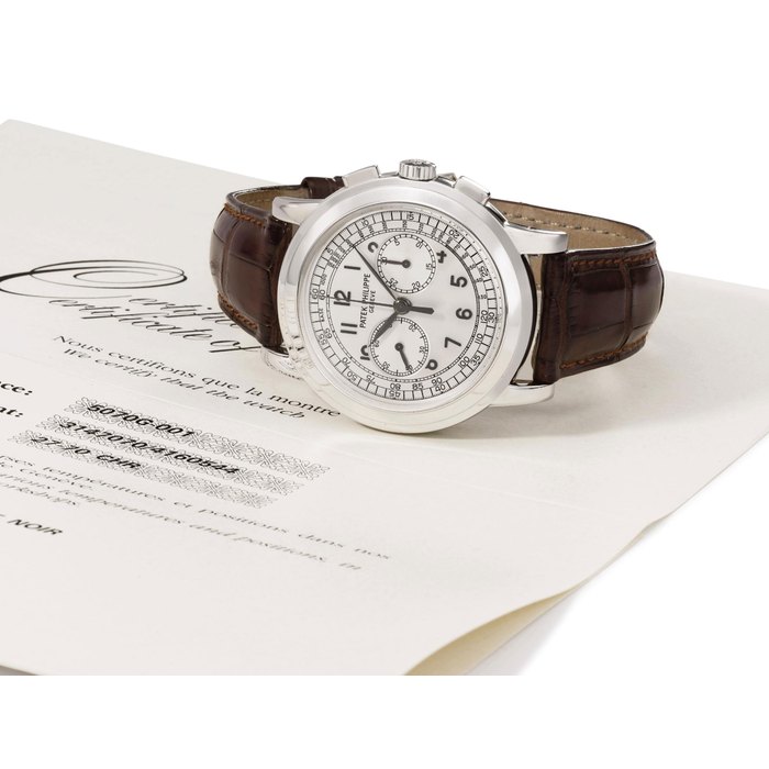 Patek Philippe. A fine and large 18K white gold chronograph wristwatch with original certificate SIGNED PATEK PHILIPPE, GENEVE, REF. 5070, MOVEMENT NO. 3'147'070, CASE NO. 4'160'544, MANUFACTURED IN 2002