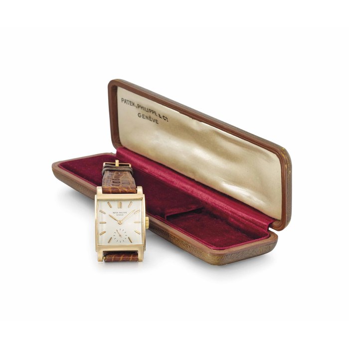 Patek Philippe. An unusual 18K pink gold square wristwatch with original fitted box SIGNED PATEK PHILIPPE, GENÈVE, REF. 2476, MOVEMENT NO. 973'302, CASE NO. 511'920, MANUFACTURED IN 1951