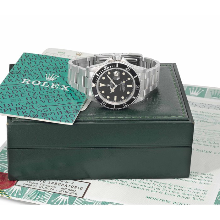 Rolex. A stainless steel automatic wristwatch with sweep centre seconds, date, bracelet, original guarantee and box SIGNED ROLEX, OYSTER PERPETUAL DATE, SUBMARINER, 1000FT=300M, SUPERLATIVE CHRONOMETER OFFICIALLY CERTIFIED, REF. 16800, CASE NO. 7'437'845, MANUFACTURED IN 1982
