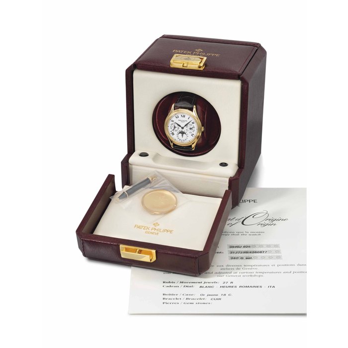 Patek Philippe. A fine and very rare 18K gold perpetual calendar automatic wristwatch with 24 hours indicator, moon phases, Roman numerals, Italian calendar, Certificate, second case back and box SIGNED PATEK PHILIPPE, GENEVE, REF. 3940J-025, MOVEMENT NO. 3'127'299, CASE NO. 4'260'877, MANUFACTURED IN 2004