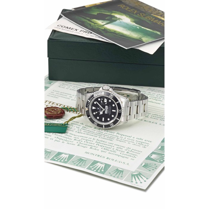 Rolex. A fine and rare stainless steel automatic wristwatch with sweep centre seconds, date and bracelet, garantie and box, made for COMEX SIGNED ROLEX, OYSTER PERPETUAL DATE, COMEX, SUBMARINER, 1000FT=300M, SUPERLATIVE CHRONOMETER OFFICIALLY CERTIFIED, REF. 16610, COMEX NO. 6328, CASE NO.N398297, CIRCA 1992