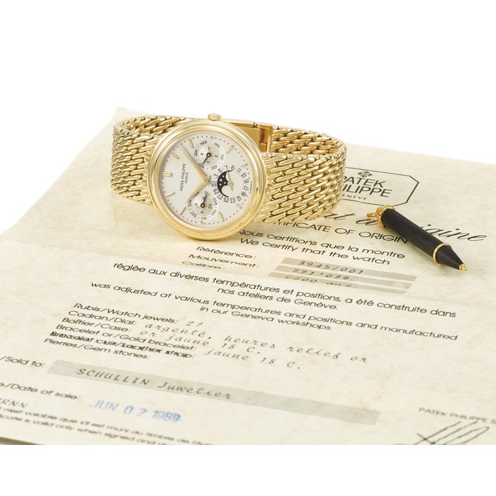 Patek Philippe. A fine, rare and very attractive 18K gold perpetual calendar automatic wristwatch with moon phases, bracelet, certificate and box Signed Patek Philippe, Genève, ref. 3945/1, movement no. 771’079, case no. 2’841’438, manufactured in 1988