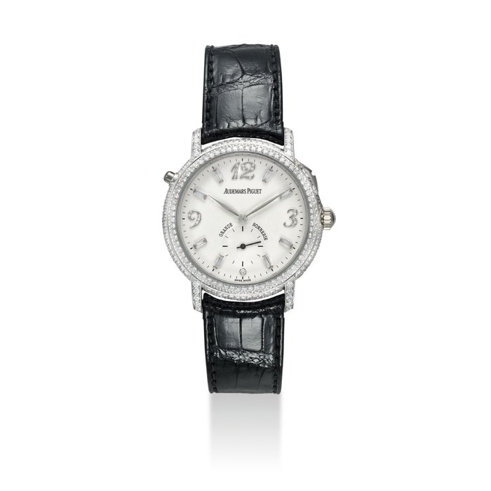 AUDEMARS PIGUET. AN EXCEPTIONAL AND VERY RARE PLATINUM AND DIAMOND-SET QUARTER REPEATING GRANDE AND PETITE SONNERIE WRISTWATCH SIGNED AUDEMARS PIGUET, GRANDE ET PETITE SONNERIE AU PASSAGE, REF. 25895PT.ZZ.000XX.01, MOVEMENT NO. 404'083, CASE NO. E 1377, CIRCA 2000