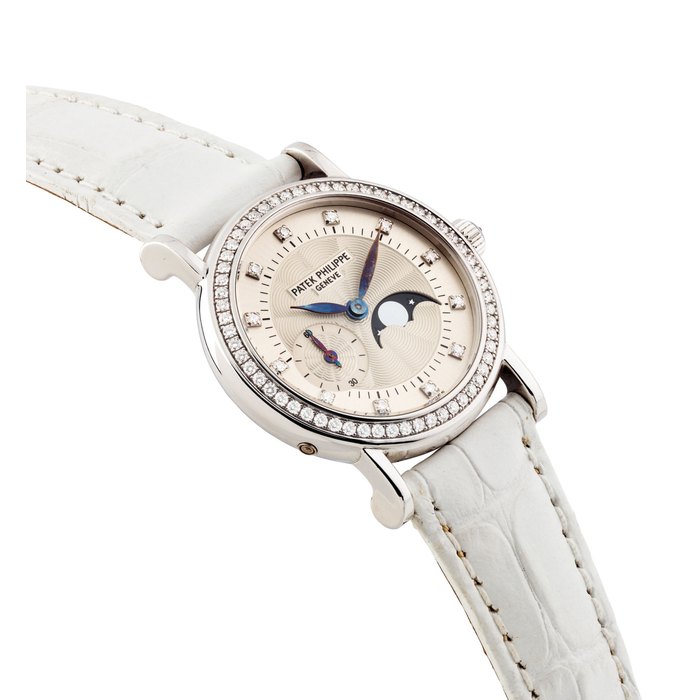PATEK PHILIPPE. A LADY ’ S FINE 18K WHITE GOLD AND DIAMOND-SET WRISTWATCH WITH MOON PHASES SIGNED PATEK PHILIPPE, GENEVE, REF. 4858, MOVEMENT NO. 3’116’523, CASE NO. 4’256’714, MANUFACTURED IN 2004
