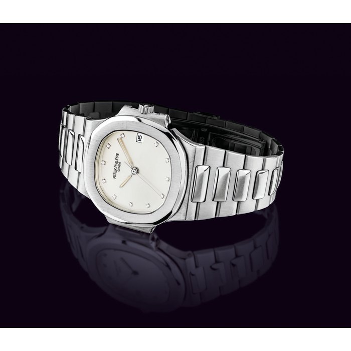 PATEK PHILIPPE. A FINE AND RARE 18K WHITE GOLD AND DIAMOND SET AUTOMATIC BRACELET WATCH WITH SWEEP CENTRE SECONDS AND DATE SIGNED PATEK PHILIPPE, GENEVE, REF. 3800/1, CASE NO. 4’033’649, MOVEMENT NO. 3’024’424, MANUFACTURED IN 1998