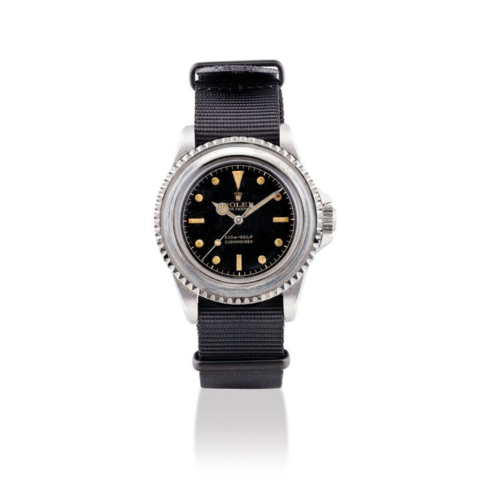 ROLEX. A FINE AND RARE STAINLESS STEEL AUTOMATIC WRISTWATCH WITH SWEEP CENTRE SECONDS, POINTED CROWN GUARDS AND BLACK GLOSS DIAL SIGNED ROLEX, OYSTER PERPETUAL, SUBMARINER, REF. 5512, CASE NO. 662023, CIRCA 1960