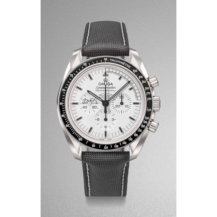 Omega OMEGA. A FINE STAINLESS STEEL LIMITED EDITION CHRONOGRAPH WRISTWATCH WITH INTERNATIONAL WARRANTY AND BOX SIGNED OMEGA, SPEEDMASTER PROFESSIONAL, ”APOLLO 13 SILVER SNOOPY AWARD LIMITED EDITION”, CASE NO. 87626657, NO. 945 OF 1970, CIRCA 2015