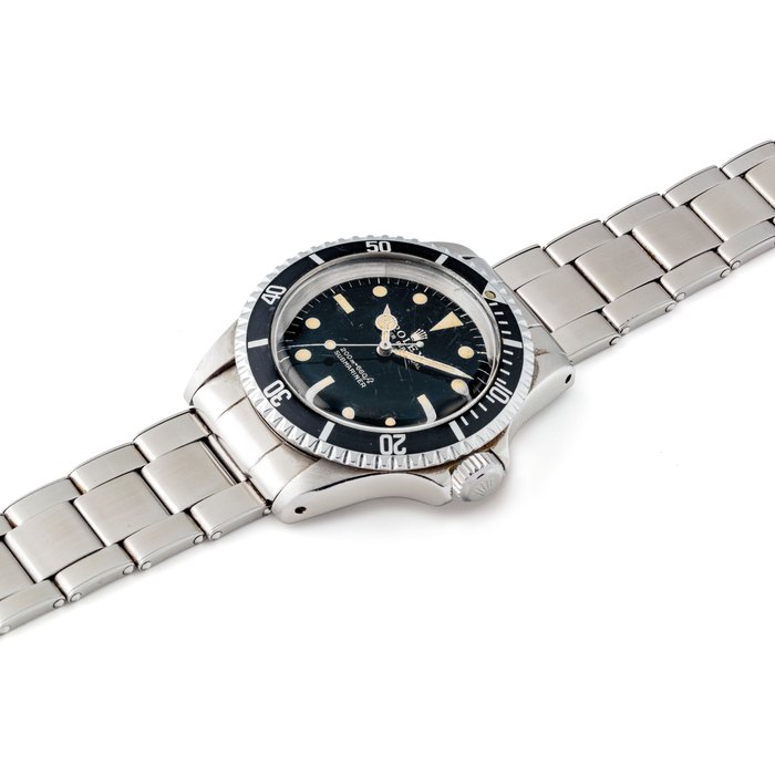 ROLEX. AN ATTRACTIVE STAINLESS STEEL AUTOMATIC WRISTWATCH WITH SWEEP CENTRE SECONDS, BRACELET AND BLACK LACQUER DIAL SIGNED ROLEX, OYSTER PERPETUAL, SUBMARINER MODEL, REF. 5513, CASE NO. 1'327'410, CIRCA 1966
