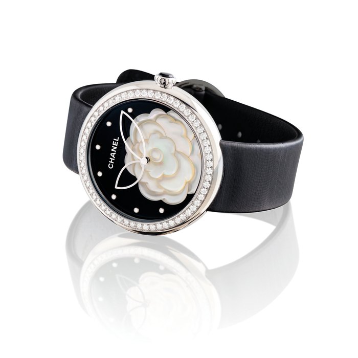 CHANEL. A LADY’S FINE AND ATTRACTIVE 18K WHITE GOLD AND DIAMOND-SET WRISTWATCH WITH ONYX AND MOTHER-OF-PEARL DIAL SIGNED CHANEL, MADEMOISELLE PRIVÉ MODEL, REF. H3096, CASE NO. Z.G.R.92370, CIRCA 2016