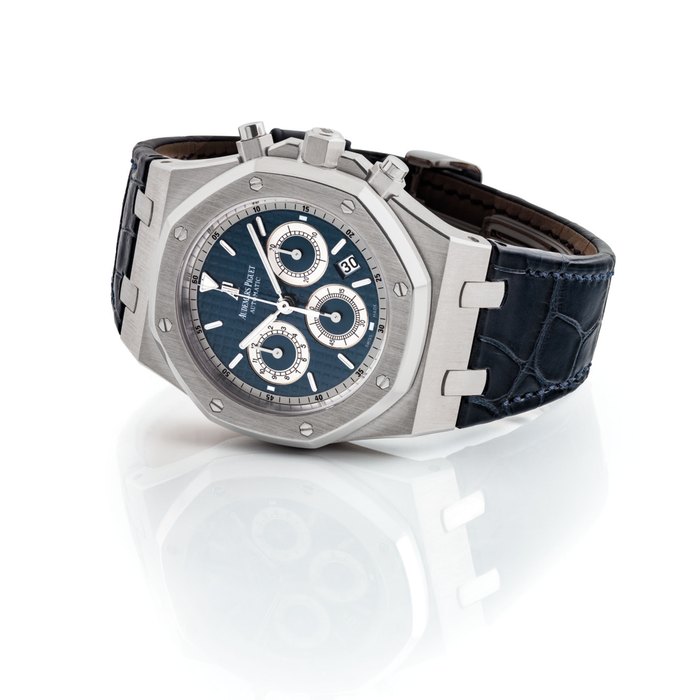AUDEMARS PIGUET. A FINE 18K WHITE GOLD AUTOMATIC CHRONOGRAPH WRISTWATCH WITH DATE SIGNED AUDEMARS PIGUET, ROYAL OAK MODEL, REF. 26022BC, MOVEMENT NO. 783'054, CASE NO. H48284-1486, CIRCA 2012