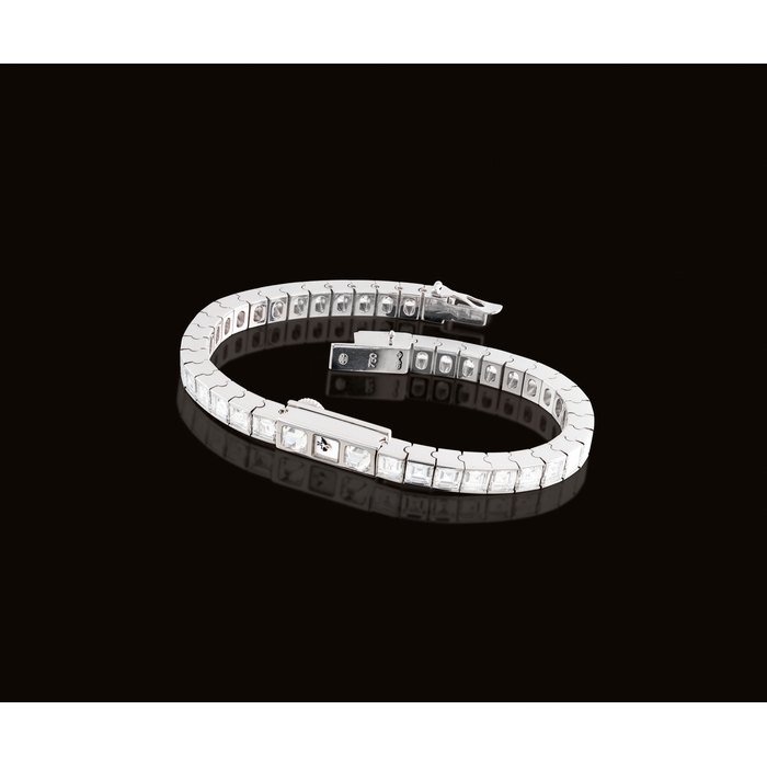 Jaeger-Lecoultre JAEGER-LECOULTRE. A LADY'S VERY RARE AND ELEGANT 18K WHITE GOLD AND SQUARE-CUT DIAMOND-SET BRACELET WATCH SIGNED JAEGER-LECOULTRE, 101 JOALLERIE RIVIERE MODEL, REF. 280.3.70, CASE NO. 1'898'161, CIRCA 2000