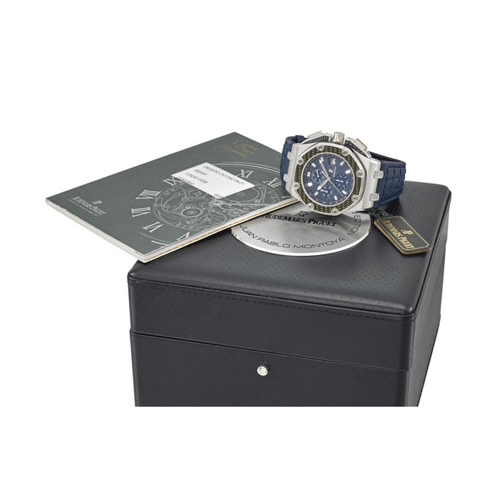 AUDEMARS PIGUET. A RARE PLATINUM LIMITED EDITION AUTOMATIC CHRONOGRAPH WRISTWATCH WITH DATE, CARBON FIBER INSERTS, ORIGINAL CERTIFICATE AND BOX SIGNED AUDEMARS PIGUET, ROYAL OAK OFFSHORE, JUAN PABLO MONTOYA, REF. 26030PO.00.D021IN.01, NO. 038/100, MOVEMENT NO. 583’391, CASE NO. F25287, MANUFACTURED IN 2005